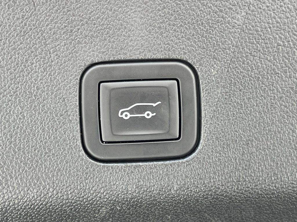 Certified 2025 Cadillac Escalade Sport AWD/4WD image 59