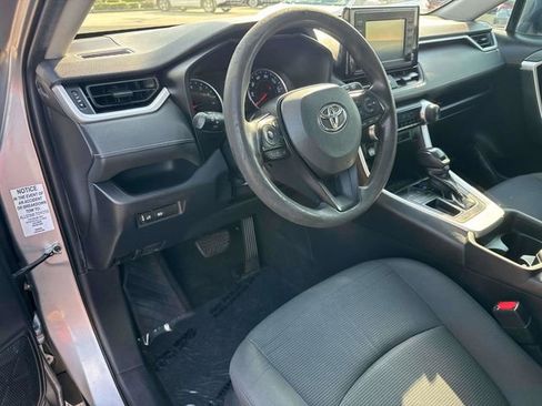 Used 2019 Toyota RAV4 LE image 18