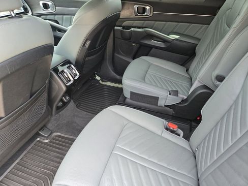 Certified 2025 Kia Sorento SX Prestige w/ Sage Leather Package AWD/4WD image 30