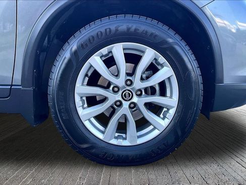 Used 2018 Nissan Rogue SV w/ Premium Package AWD/4WD image 10
