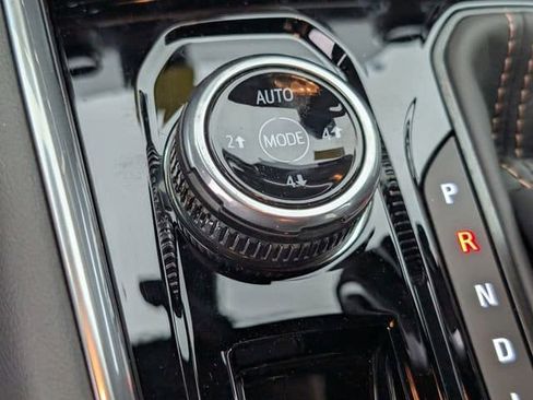New 2026 GMC Canyon AT4 w/ Technology Plus Package AWD/4WD image 18