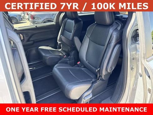 Used 2025 Toyota Sienna XSE FWD image 17