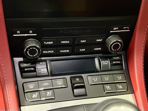 Used 2024 Porsche 718 Boxster RWD image 26