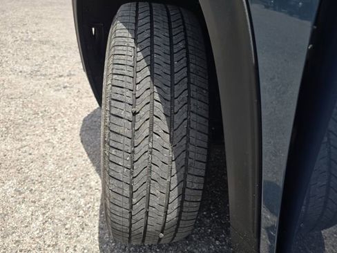 Used 2025 Chevrolet Traverse LT w/ LPO, Floor Liner Package FWD image 30