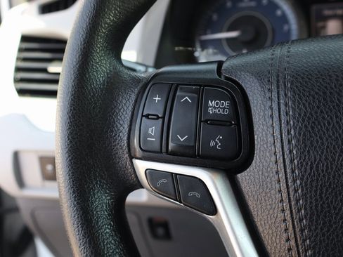 Used 2019 Toyota Sienna LE image 24