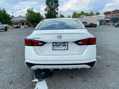 Used 2025 Nissan Altima 2.5 SV FWD image 4