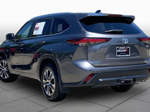 Used 2024 Toyota Highlander XLE FWD image 12