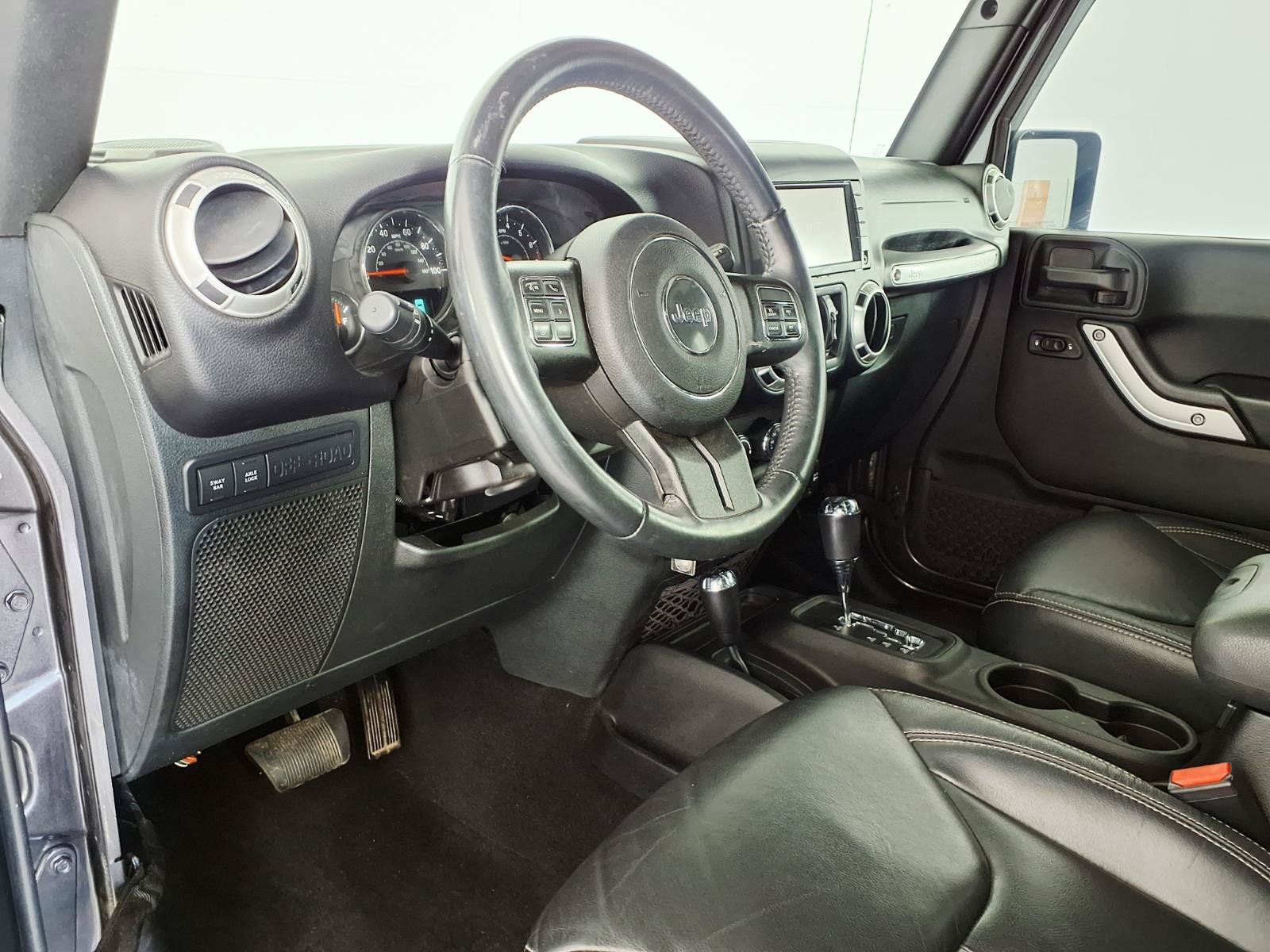 Used 2017 Jeep Wrangler Unlimited Rubicon w/ Connectivity Group AWD/4WD image 13