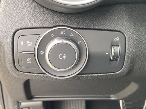 New 2025 Alfa Romeo Giulia Base image 34