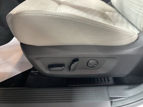 Used 2023 Nissan Rogue SV image 10