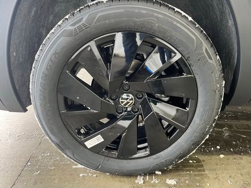 New 2026 Volkswagen Atlas SE image 30