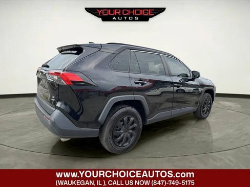 Used 2021 Toyota RAV4 LE AWD/4WD image 5