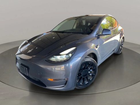 Used 2023 Tesla Model Y Long Range AWD/4WD image 1