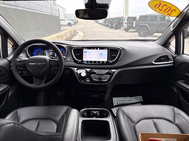 Used 2026 Chrysler Pacifica Select w/ S Appearance Package FWD image 16