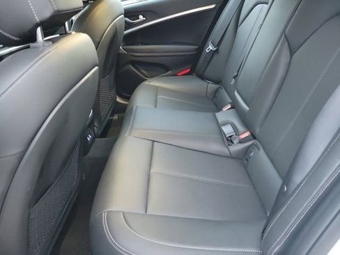 Used 2026 Genesis G70 2.5T image 9