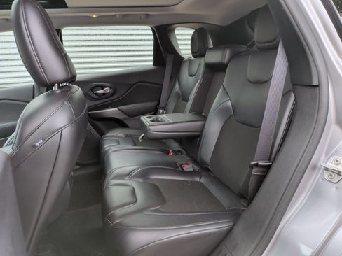 Used 2021 Jeep Cherokee Latitude Plus w/ Sun & Sound Group FWD image 29