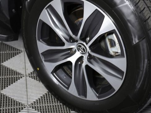 Used 2022 Toyota Highlander XLE image 7