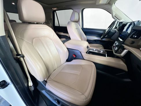 Used 2024 Ford Expedition Limited image 31