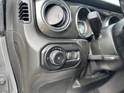 Used 2021 Jeep Wrangler Unlimited Sahara w/ Uconnect 4C Nav & Sound Group AWD/4WD image 15