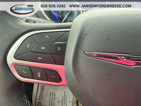 Used 2025 Chrysler Pacifica Select FWD image 17