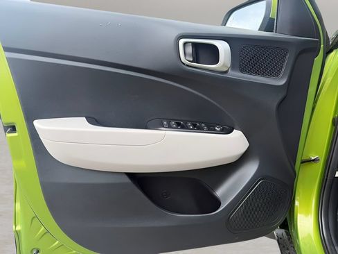 Used 2023 Hyundai Venue SEL FWD image 10