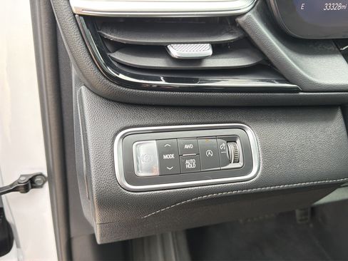 Used 2025 Buick Enclave Avenir w/ LPO, All-Weather Package AWD/4WD image 24