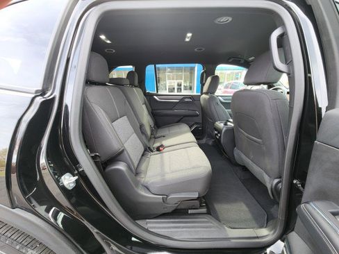 Used 2025 GMC Acadia Elevation image 17