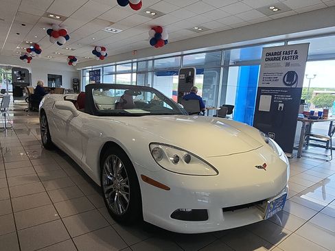 Used 2009 Chevrolet Corvette Convertible w/ Preferred Equipment Group RWD image 7