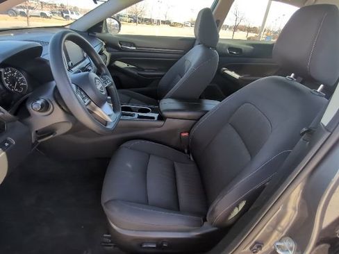 Used 2024 Nissan Altima 2.5 SV image 13