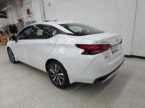 Used 2021 Nissan Versa SV image 4
