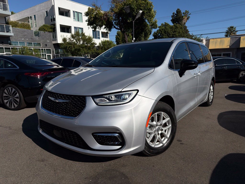 Used 2026 Chrysler Pacifica Select FWD image 1