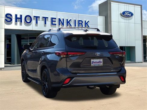 Used 2023 Toyota Highlander L image 6