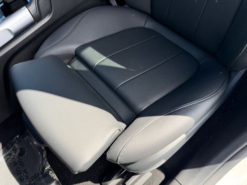 Used 2023 Mercedes-Benz EQB 300 4MATIC image 21