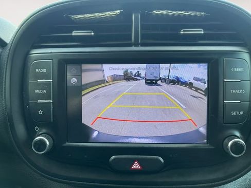 Used 2022 Kia Soul LX image 16