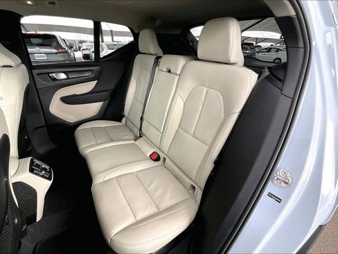 Used 2025 Volvo XC40 B5 Ultra w/ Climate Package image 20