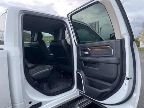 Used 2024 RAM 2500 Laramie AWD/4WD image 18