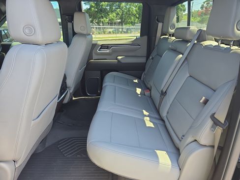 Used 2024 Chevrolet Silverado 1500 LTZ AWD/4WD image 13