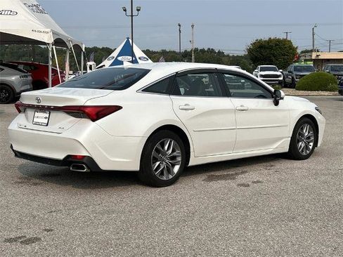 Used 2019 Toyota Avalon XLE image 4