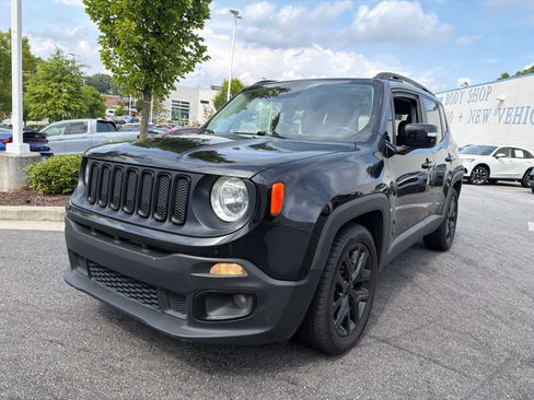 Used 2017 Jeep Renegade Altitude FWD image 1