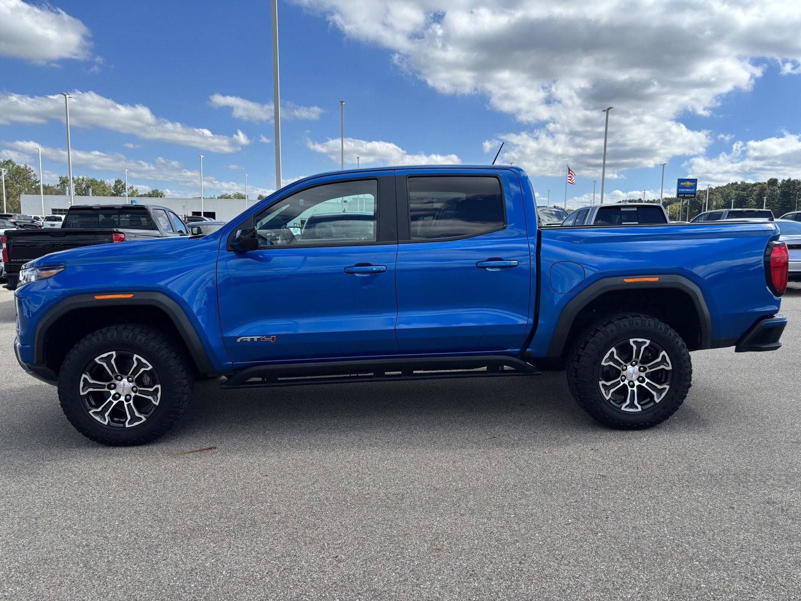 Used 2023 GMC Canyon AT4 w/ AT4 Premium Package AWD/4WD image 2