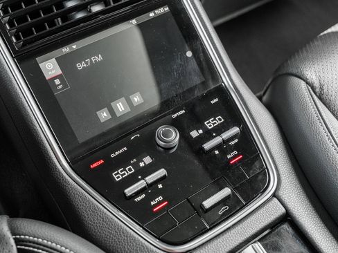 Used 2020 Porsche Panamera 4 image 28