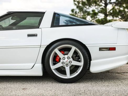 Used 1995 Chevrolet Corvette Coupe image 3