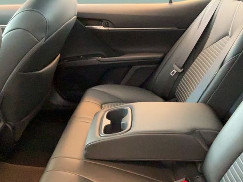 Used 2019 Toyota Camry SE FWD image 28