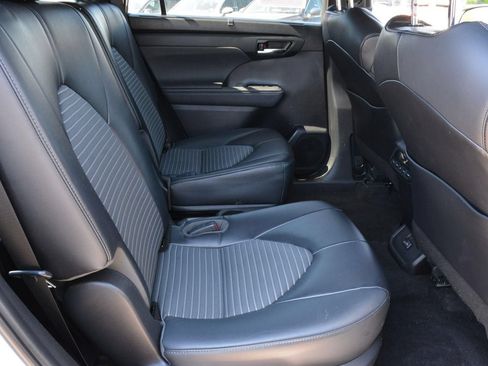Used 2023 Toyota Highlander XSE AWD/4WD image 19