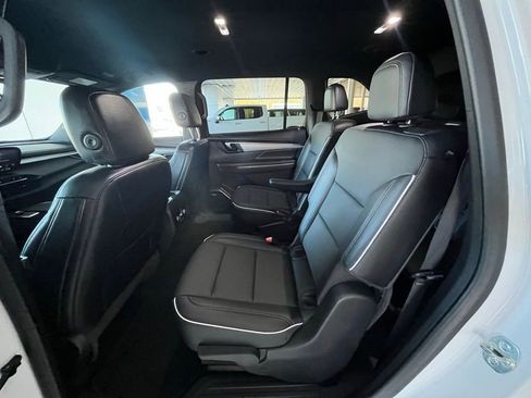 Used 2025 Buick Enclave Preferred image 15