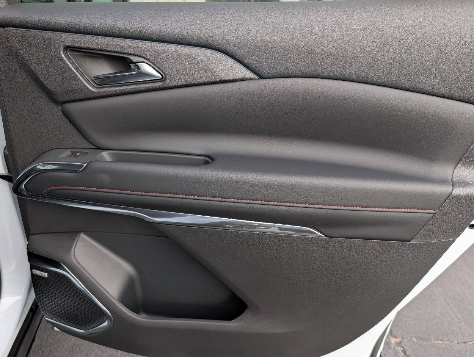 New 2027 Chevrolet Traverse RS w/ LPO, Floor Liner Package FWD image 36