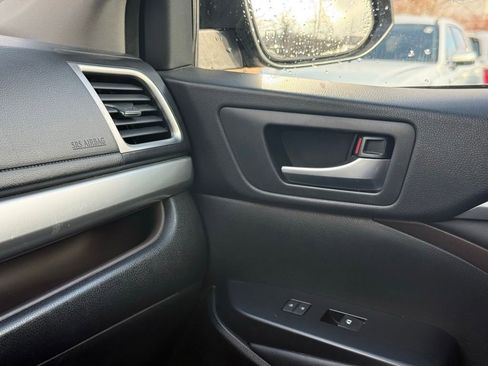 Used 2015 Toyota Highlander XLE image 39