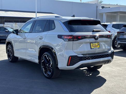 New 2026 Volkswagen Tiguan SEL R-Line image 3