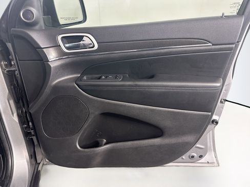 Used 2018 Jeep Grand Cherokee Limited image 35