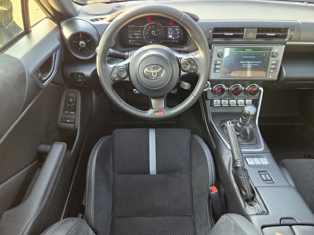 Used 2026 Toyota GR86 Premium w/ ALL Weather Mat Package (TMS) RWD image 13